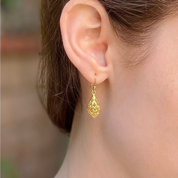 Must Go‼️ NWOT Gold Filigree Dangle Earrings. Read Description Carefully Below